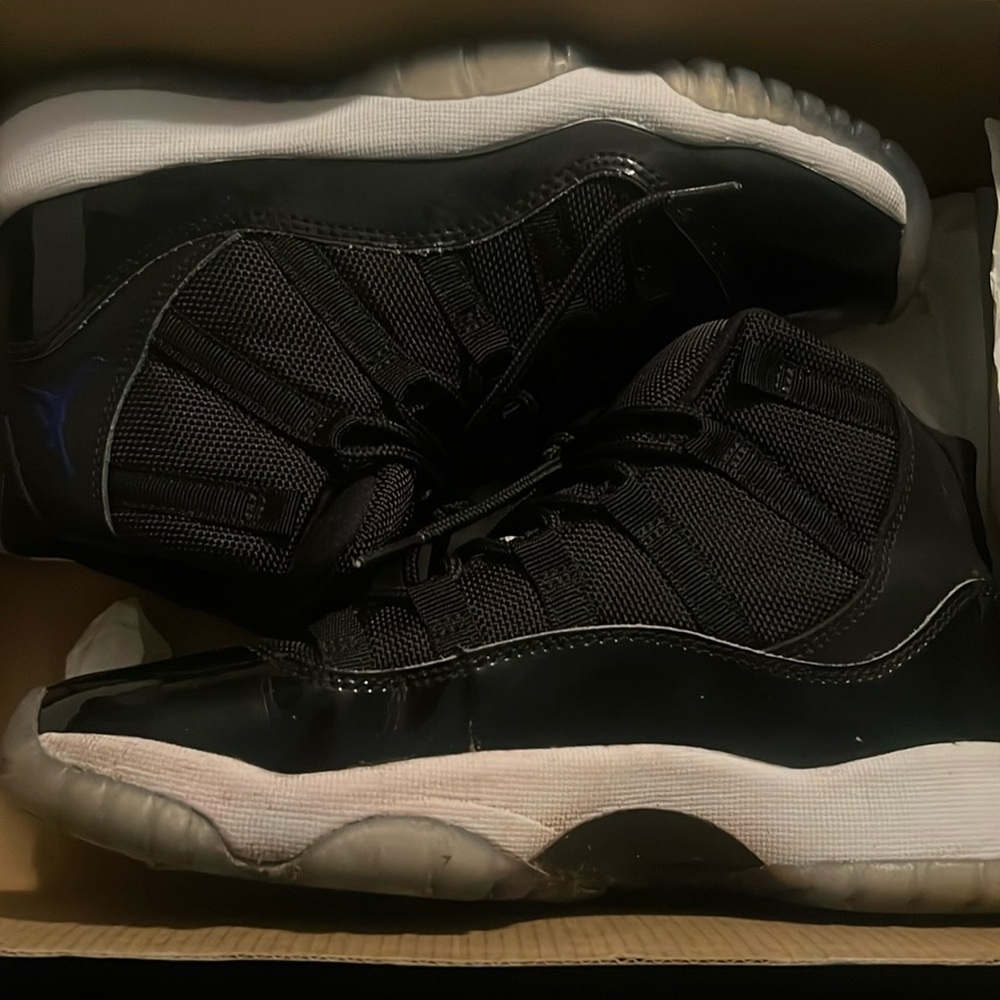 Air Jordan Space Jam 11 Size 4.5Y